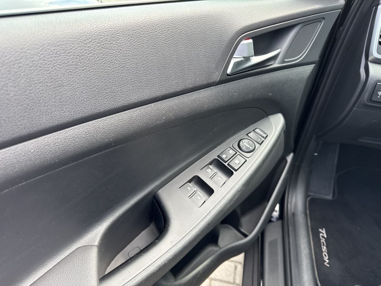 Hyundai Tucson - zdjęcie 11
